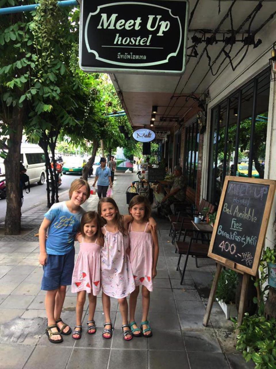 Meet Up Hostel Bangkok Ngoại thất bức ảnh